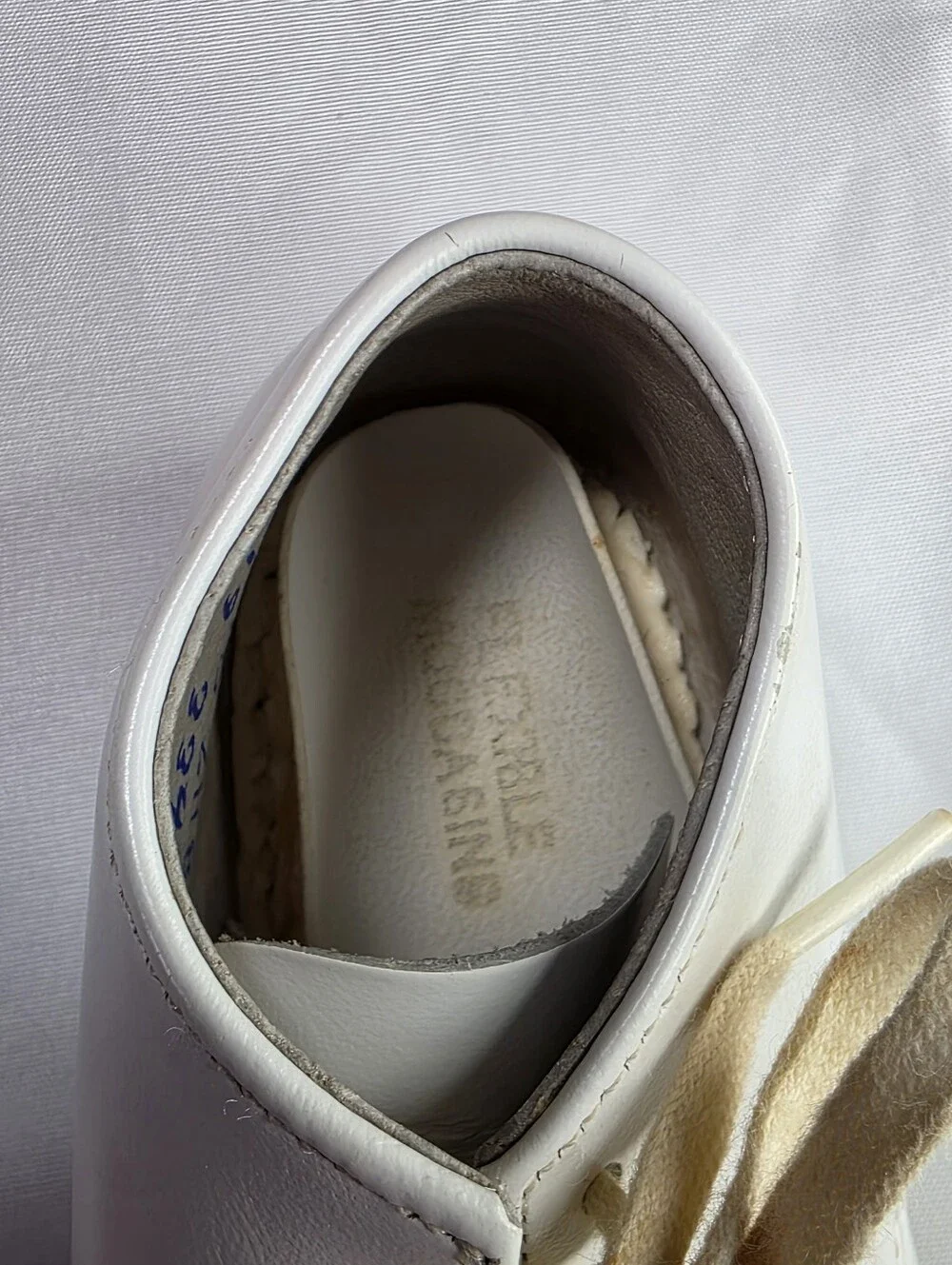 Vintage Stride Rite White Leather Walking Shoe 4 1/2 EE